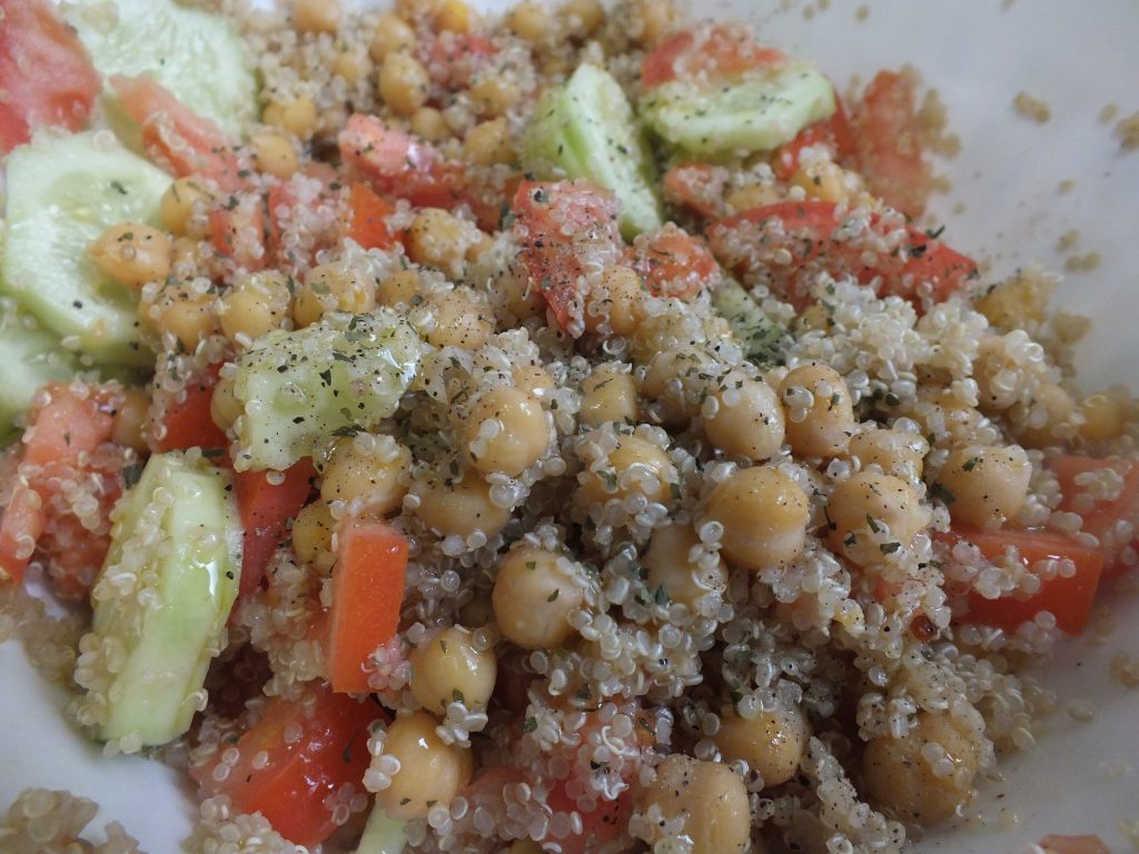 Receta De Ensalada De Quinoa Y Garbanzos Preparada Por Los Peques Happy Mama 9094